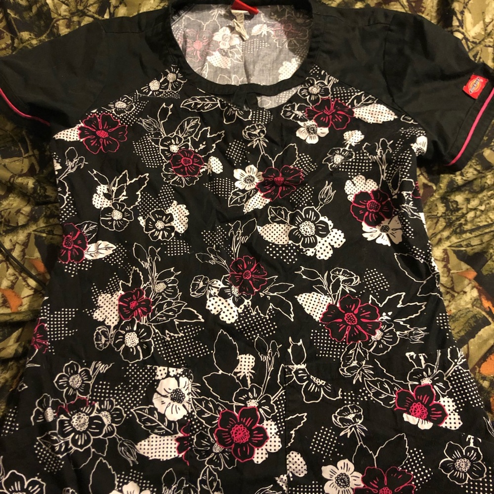 Dickies Floral Scrub Top!